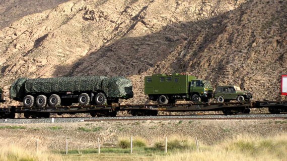 Lực lượng Pháo binh 2 sử dụng đường sắt để vận chuyển tên lửa